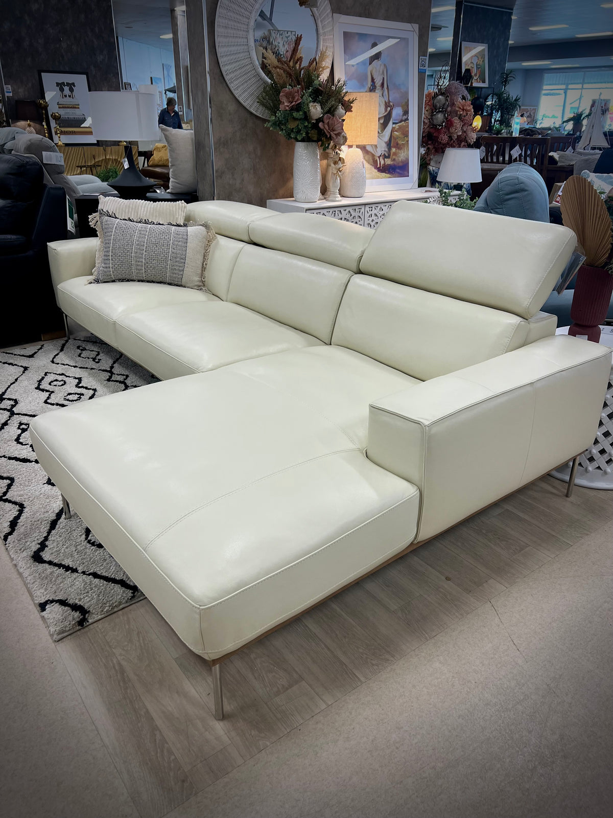 Artemis 3 Seater RHF Chaise - China White