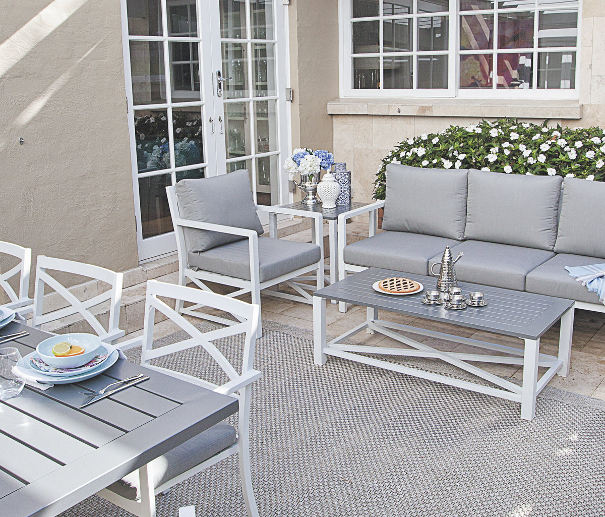 Bridgeport Outdoor Coffee Table | White Frame - Graphite Top