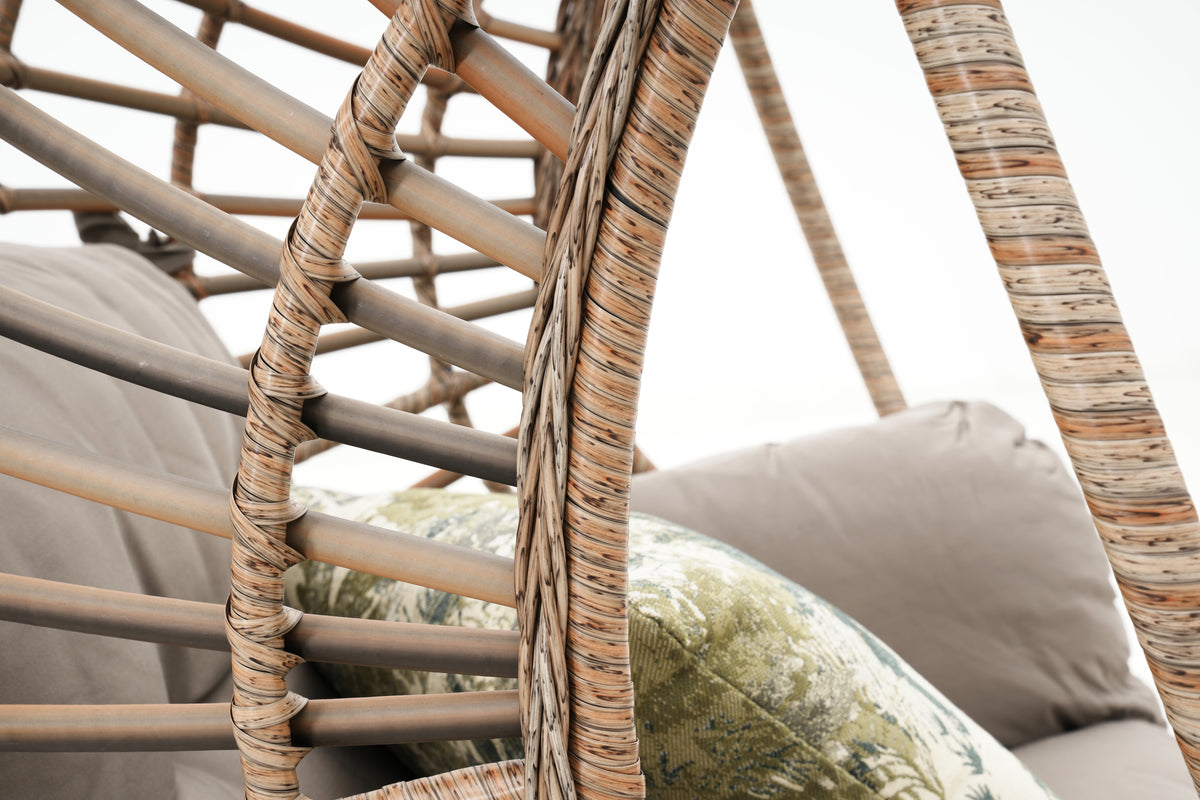 Robin Swival Chair
